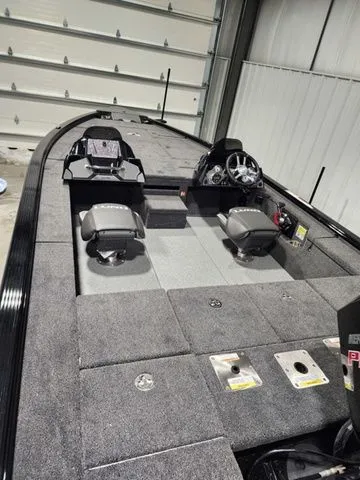 Slide: The Image of Lund 2075 Pro-V Bass XS 2026 - 16