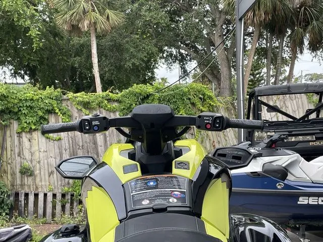 Slide: The Image of Yamaha GP1800R HO 2022 - 6