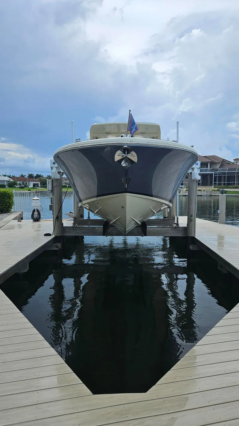 Slide: The Image of Chris-Craft Launch 35 GT 2021 - 2