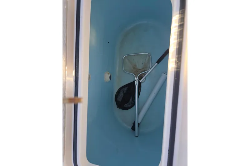 Slide: The Image of Livewell with fishing net inside a 2012 Fountain 38 Center Console boat. - 21
