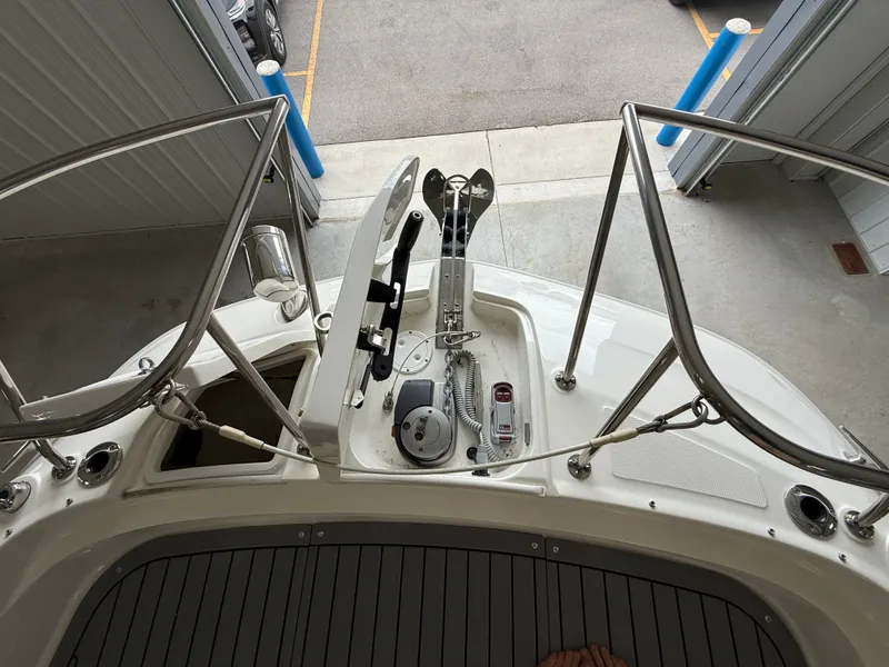 Slide: The Image of Sea Ray Sundancer 320 2021 - 15