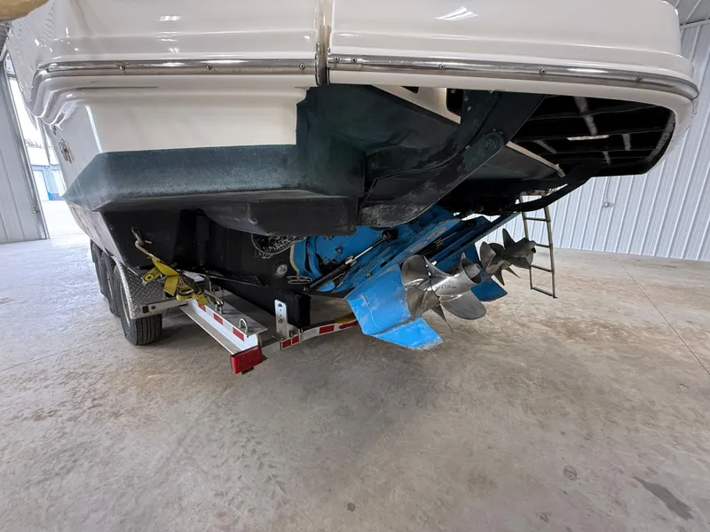 Slide: The Image of Sea Ray Sundancer 320 2021 - 6