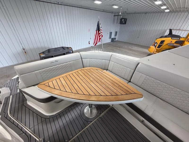 Slide: The Image of Sea Ray Sundancer 320 2021 - 7