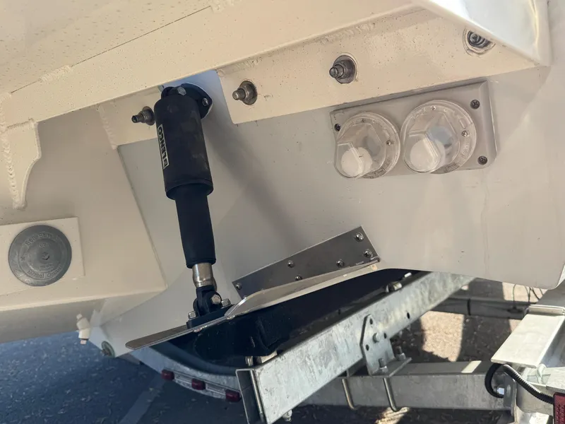 Slide: The Image of 2025 Defiance Admiral 220 EX boat stern with trim tab and hydraulic actuator. - 15