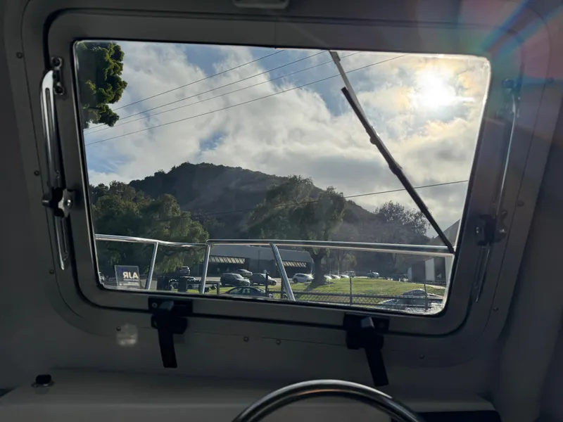 Slide: The Image of Defiance Admiral 220 EX 2026 - 51