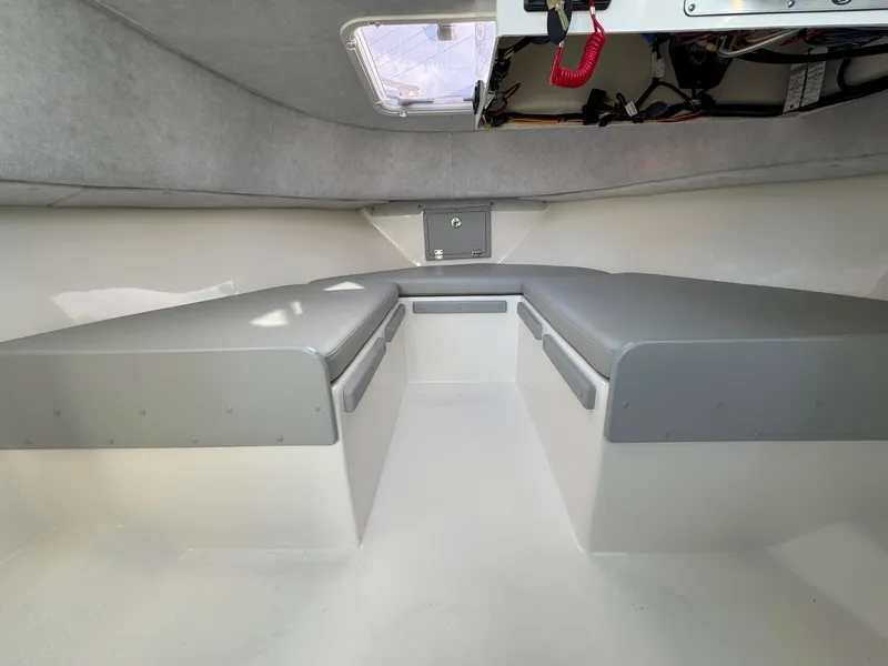 Slide: The Image of Defiance Admiral 220 EX 2026 - 56