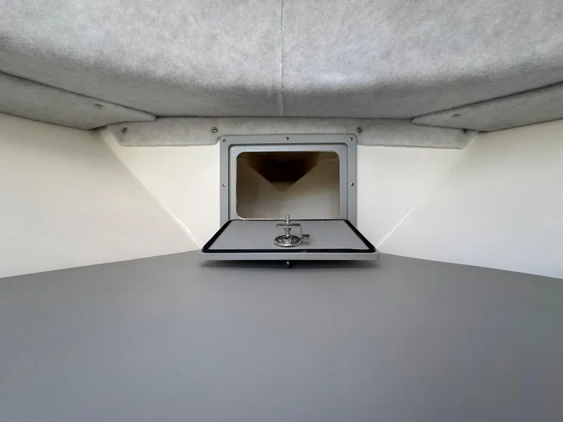 Slide: The Image of Defiance Admiral 220 EX 2026 - 57