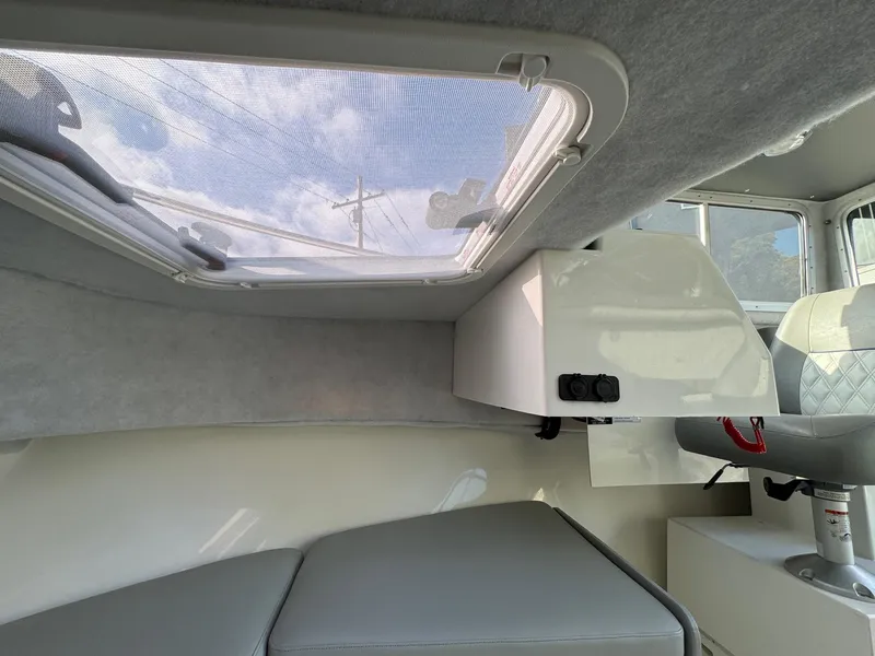 Slide: The Image of Defiance Admiral 220 EX 2026 - 58