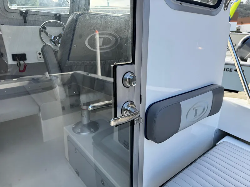 Slide: The Image of Defiance Admiral 220 EX 2026 - 60