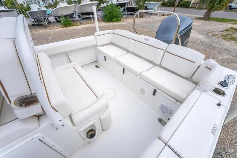 Slide: The Image of Interior view of 2018 Sea Hunt Ultra 255 SE boat with Garmin equipment. - 21