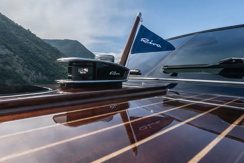 Slide: The Image of Riva 33' AQUARIVA SPECIAL 2026 - 8