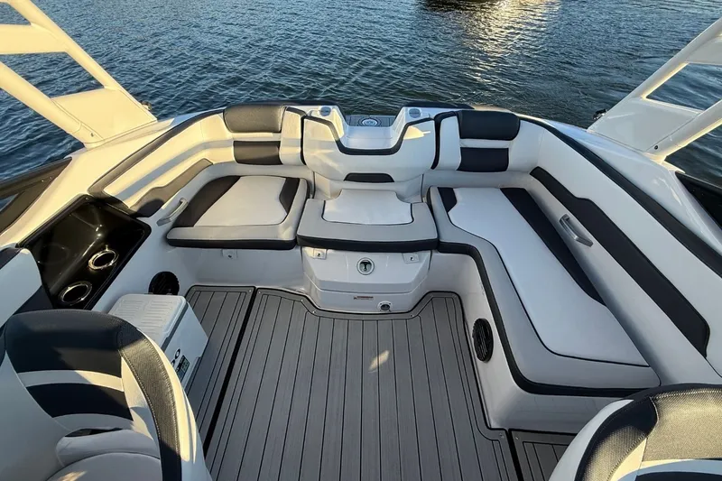 Slide: The Image of Yamaha 195S 2026 - 8