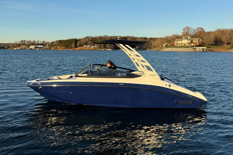 Slide: The Image of Yamaha 195S 2026 - 0