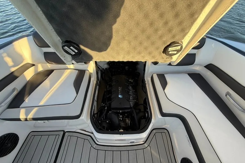 Slide: The Image of Yamaha 195S 2026 - 9
