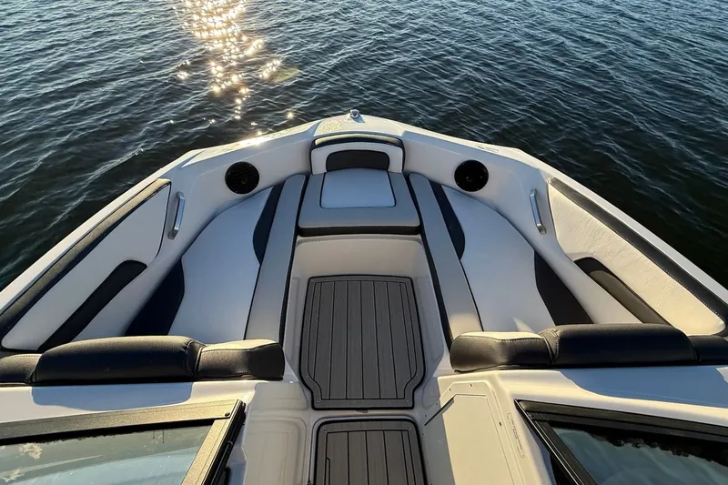 Slide: The Image of Yamaha 195S 2026 - 24
