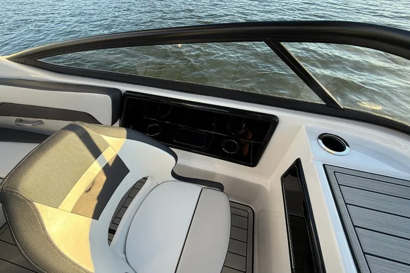 Slide: The Image of Yamaha 195S 2026 - 19