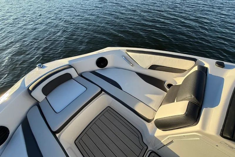 Slide: The Image of Yamaha 195S 2026 - 26