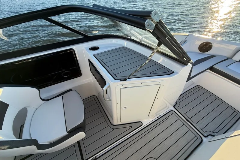 Slide: The Image of Yamaha 195S 2026 - 20