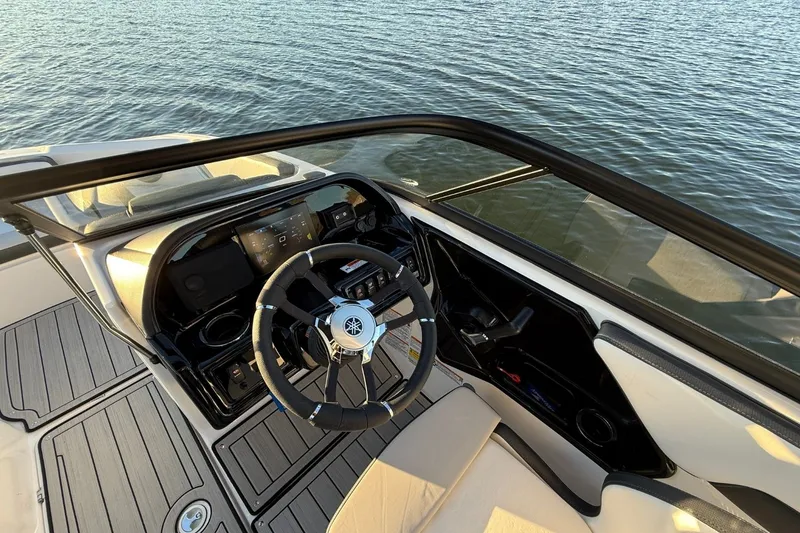 Slide: The Image of Yamaha 195S 2026 - 14