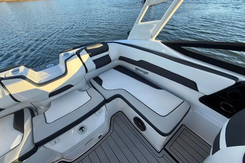 Slide: The Image of Yamaha 195S 2026 - 10