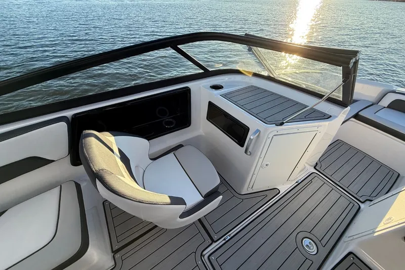 Slide: The Image of Yamaha 195S 2026 - 18