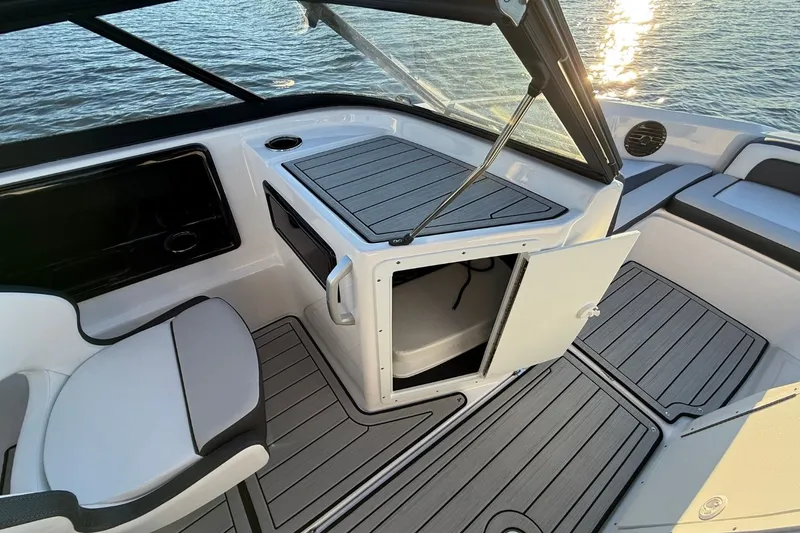 Slide: The Image of Yamaha 195S 2026 - 21