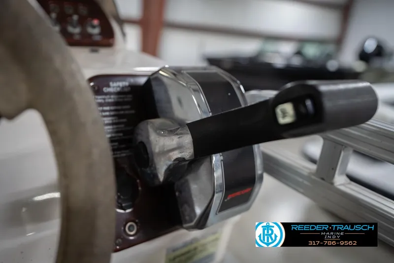 Slide: The Image of Close-up of 2010 Sylvan 8522 Mirage Cruise boat throttle control in a showroom. - 38