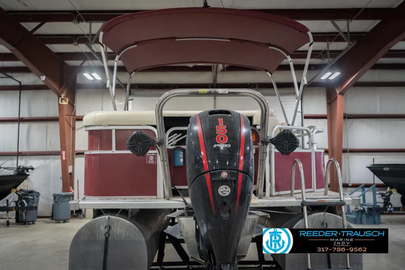 Slide: The Image of 2010 Sylvan 8522 Mirage Cruise pontoon boat in indoor storage facility. - 9