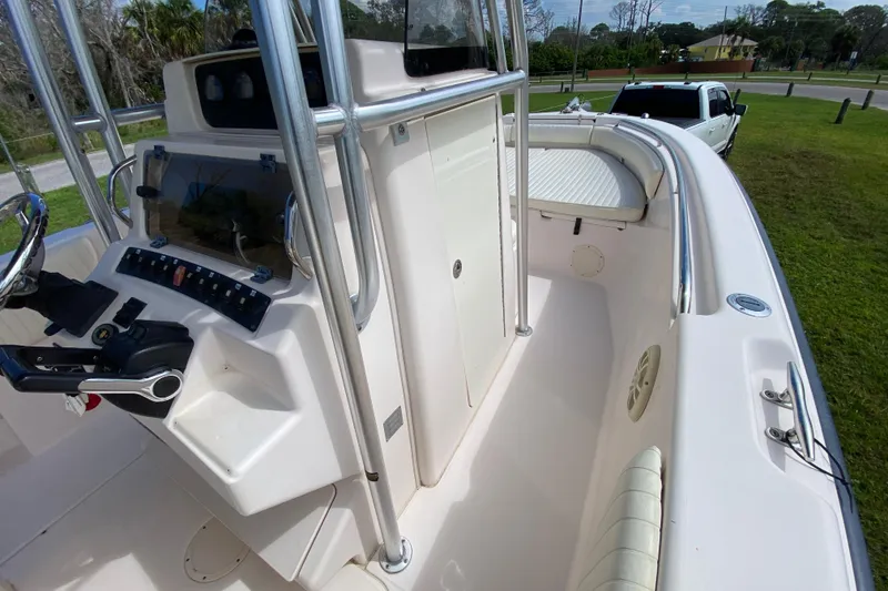Slide: The Image of 2005 Grady-White Advance 257 boat interior with steering console and seating area. - 77