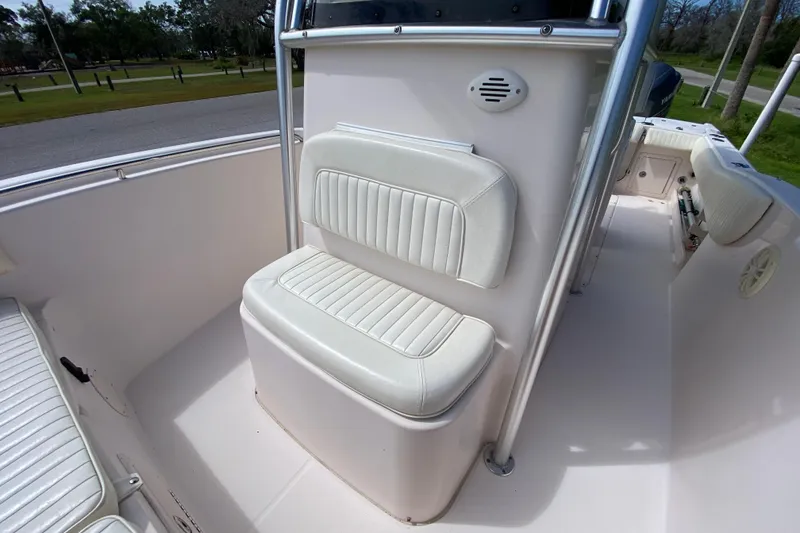 Slide: The Image of 2005 Grady-White Advance 257 boat interior with white cushioned seating. - 86