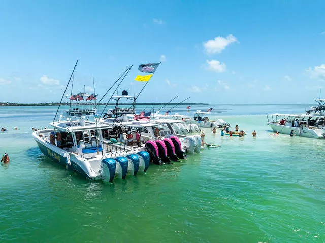 Slide: The Image of Everglades 395 Center Console 2025 - 16