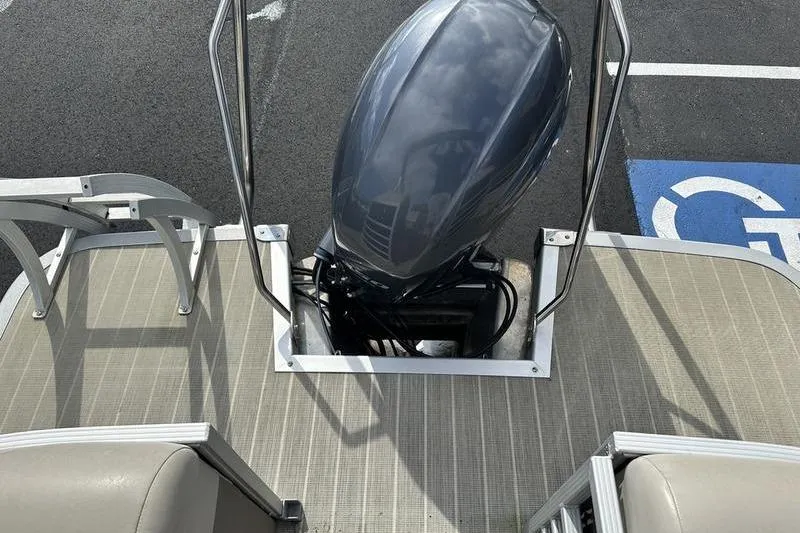 Slide: The Image of 2016 Bennington 2250 GSR boat with outboard motor, viewed from above. - 24