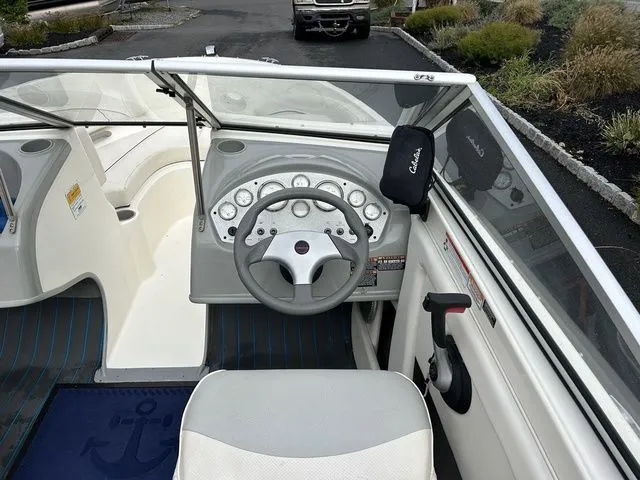 Slide: The Image of Bayliner 195 Discovery 2011 - 4