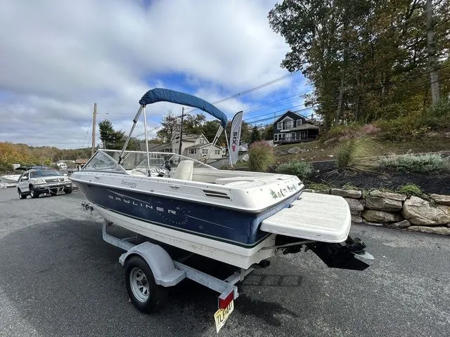 Slide: The Image of Bayliner 195 Discovery 2011 - 7