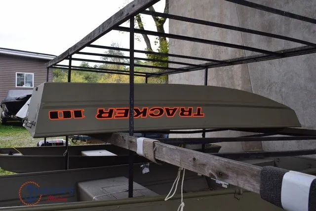 Slide: The Image of Tracker Grizzly® 1036 Utility 2026 - 4