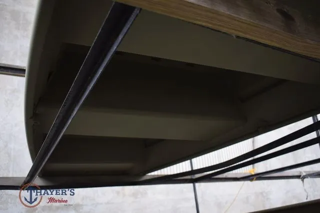 Slide: The Image of Tracker Grizzly® 1036 Utility 2026 - 5