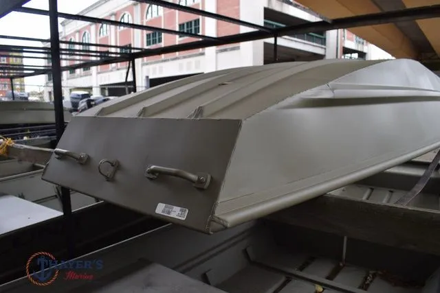 Slide: The Image of Tracker Grizzly® 1036 Utility 2026 - 6