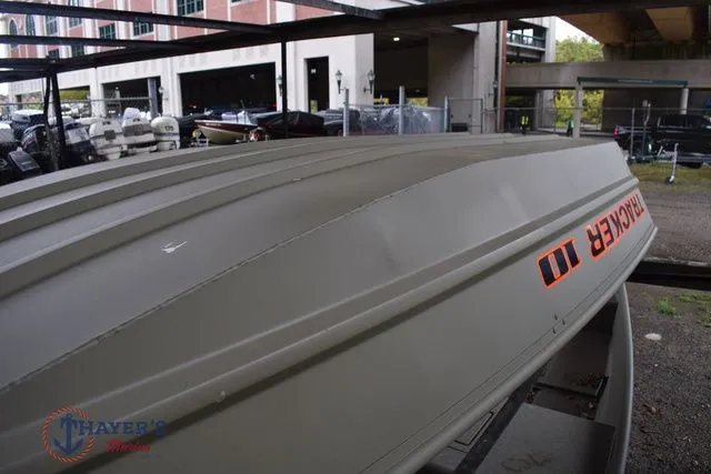 Slide: The Image of Tracker Grizzly® 1036 Utility 2026 - 8