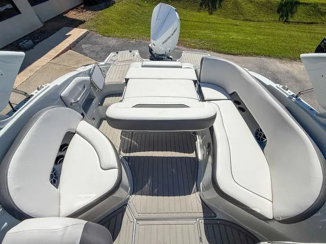 Slide: The Image of Crownline Boats 270 XSS 2026 - 14