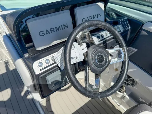 Slide: The Image of Crownline Boats 270 XSS 2026 - 16