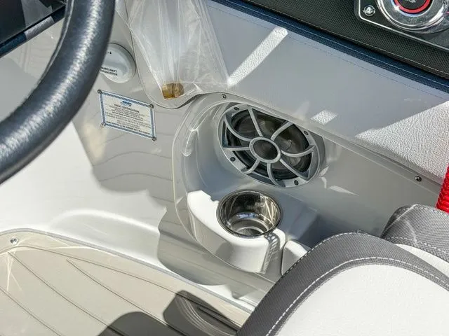 Slide: The Image of Crownline Boats 270 XSS 2026 - 25