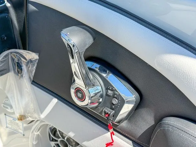 Slide: The Image of Crownline Boats 270 XSS 2026 - 26