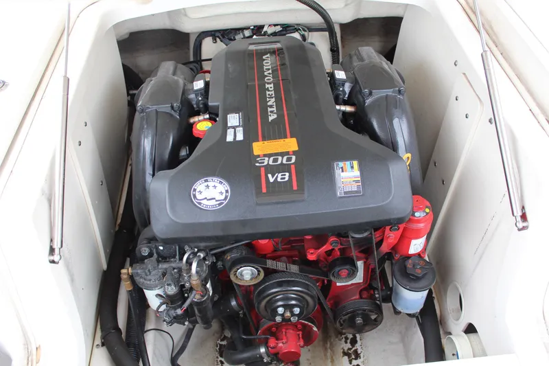Slide: The Image of Volvo Penta V8 engine in 2015 Chaparral 226 SSi boat, detailed view. - 16