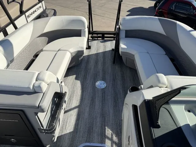 Slide: The Image of Bennington M Swingback 22 MSB 2026 - 4