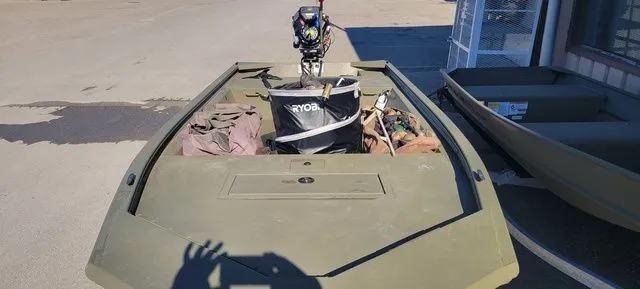 Slide: The Image of Tracker Grizzly 1648 Utility 2026 - 4