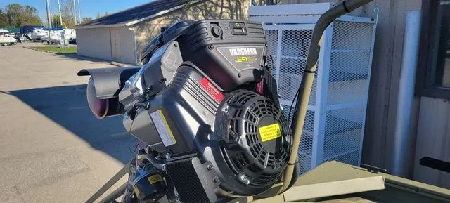 Slide: The Image of Tracker Grizzly 1648 Utility 2026 - 5