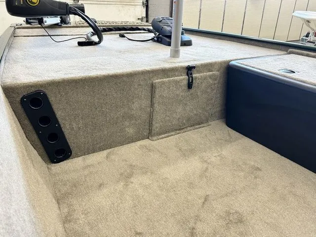 Slide: The Image of Tracker Bass Tracker Classic Limited 2026 - 4