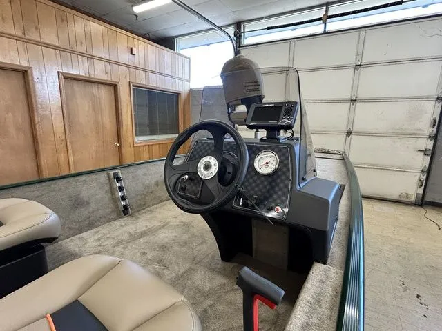 Slide: The Image of Tracker Bass Tracker Classic Limited 2026 - 8