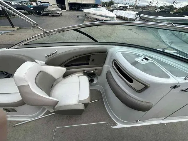 Slide: The Image of Crownline Boats Eclipse E2 2017 - 10