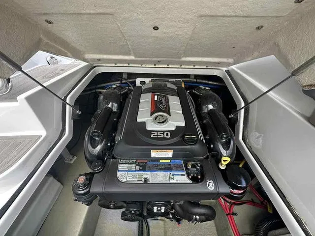 Slide: The Image of Crownline Boats Eclipse E2 2017 - 15